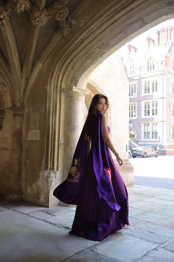 金像影帝21岁爱女“最强学霸”身份曝光！英国顶尖学府一级荣誉毕业青出于蓝