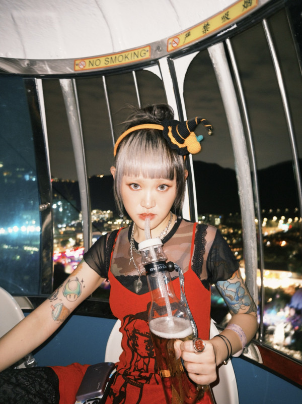 30歲女藝人分手兩年被爆新戀情！拍拖斷正暗撻《造星》25歲鮮肉譜姐弟戀