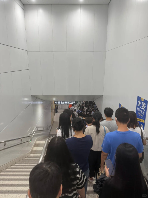 深圳地鐵安檢數百米人龍引發不滿 央視批:合法不代表不考慮方式 附物品限制清單
