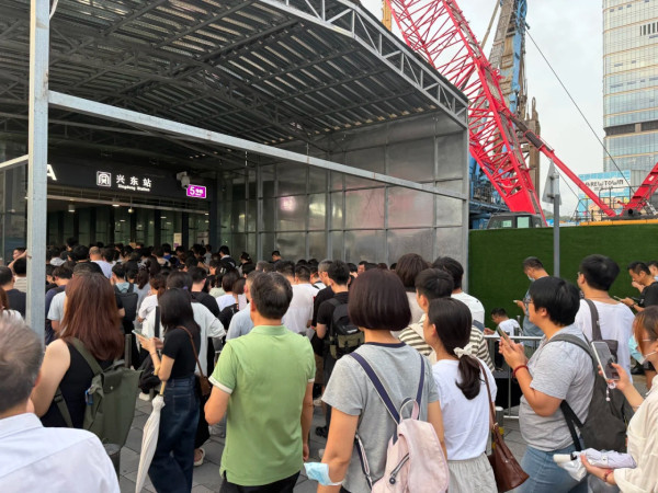 深圳地鐵安檢數百米人龍引發不滿 央視批:合法不代表不考慮方式 附物品限制清單