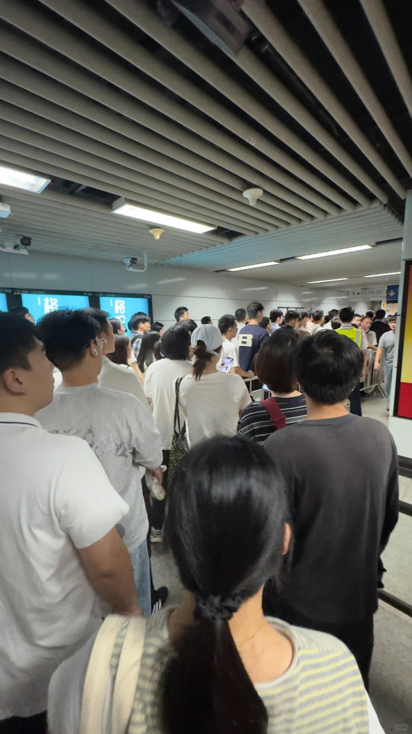 深圳地鐵安檢數百米人龍引發不滿 央視批:合法不代表不考慮方式 附物品限制清單