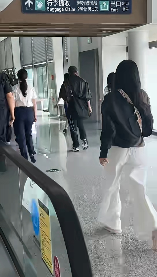謝賢離世｜謝霆鋒喪父後首度現身背影憔悴 忍痛遵父訓兩日後如常開演唱會