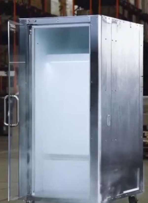 日本消暑黑科技「人體雪櫃」登場！吹出5°C冷風10分鐘即降溫 1城市已免費開放體驗【即睇售價詳情】