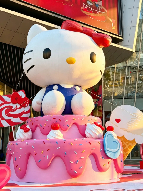 圖片來源:小紅書@至尊鲜虾堡 深圳大悅城Hello Kitty粉紅夢幻特展 8.8米巨型生日蛋糕+絕美蝴蝶結隧道打卡必去
