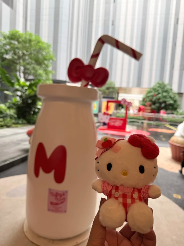 圖片來源:小紅書@Yokie 深圳大悅城Hello Kitty粉紅夢幻特展 8.8米巨型生日蛋糕+絕美蝴蝶結隧道打卡必去
