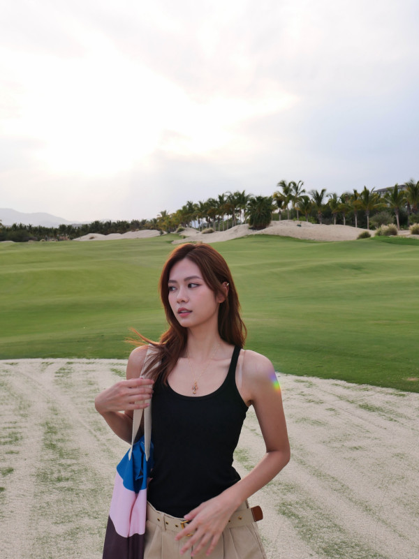 游嘉欣環遊世界再晒愛馬仕行頭10級跳！冇工開但生活奢華惹質疑：TVB咁高人工咩？