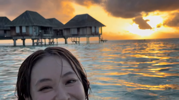陈滢海边当众脱衣解放性感比基尼！曝最真实身材18秒短片超40万人疯传