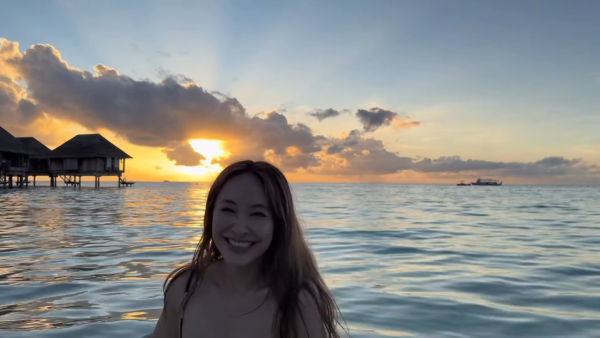 陈滢海边当众脱衣解放性感比基尼！曝最真实身材18秒短片超40万人疯传