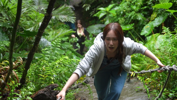 自然系女子旅行3｜巨胸霸王林映暉浸溫泉突破尺度 fit到漏晒34D公開處刑旁邊女藝人