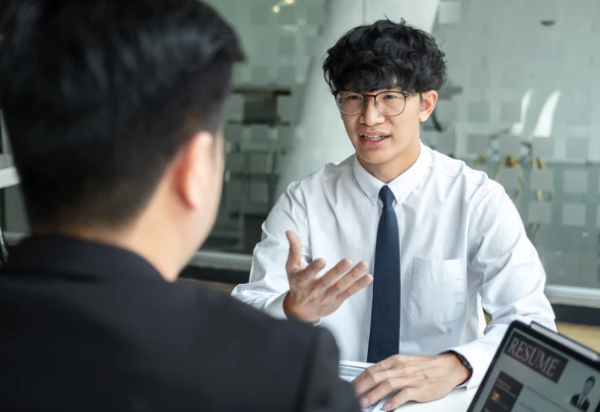 見工反問HR呢句即露餡？網民血的教訓列4大必問清單：秒揭加班機制/團隊架構