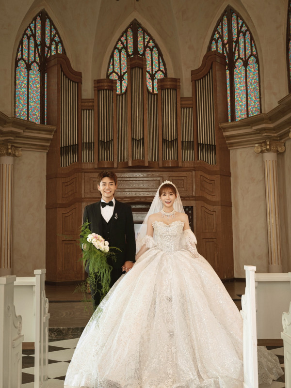 27歲男藝人曝結婚喜訊奢華過大禮！寵妻豪曬龍鳳鈪勞力士：成功落訂