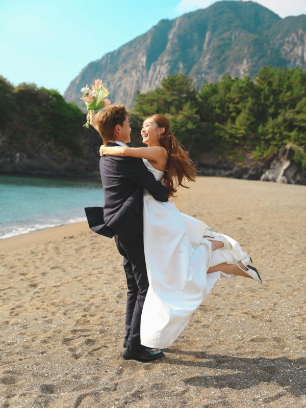 27歲男藝人曝結婚喜訊奢華過大禮！寵妻豪曬龍鳳鈪勞力士：成功落訂