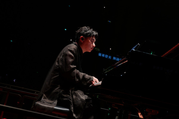 陳輝陽作品演唱會｜五大唱將聯手唱響新曲舊詞經典金曲 陳奕迅容祖兒翻唱改編版《漩渦》