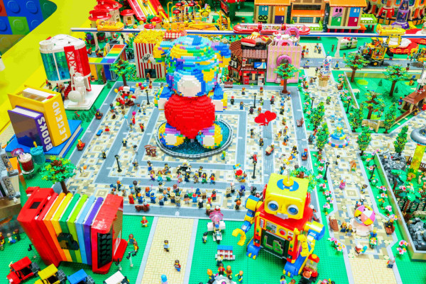 LEGO限時登陸沙田新城市!4米高DJ樂仔+巨型遊戲對決 打造驚喜LEGO互動巴士站