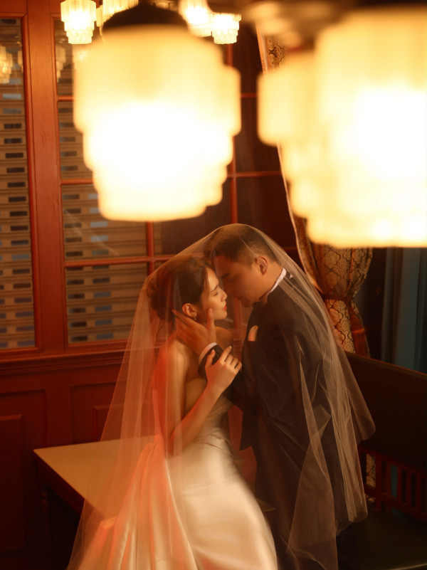 楊明莊思明公開華麗結婚相曝吉隆坡婚禮！豪擲過百萬打造頂級嫁衣成香港第一人