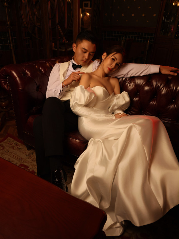 楊明莊思明公開華麗結婚相曝吉隆坡婚禮！豪擲過百萬打造頂級嫁衣成香港第一人