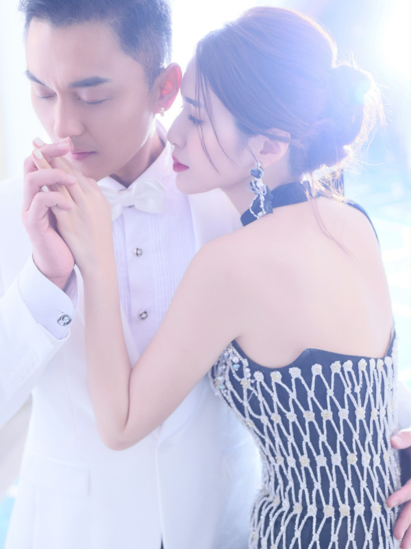 楊明莊思明公開華麗結婚相曝吉隆坡婚禮！豪擲過百萬打造頂級嫁衣成香港第一人