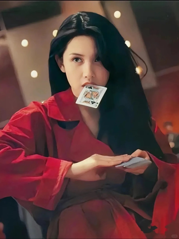 上海女警側臉撞臉邱淑貞網絡爆紅！氣質神似經典「小昭」 網民：比親生女更像本尊 