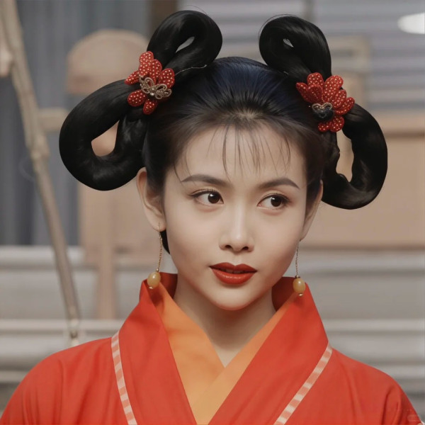 上海女警側臉撞臉邱淑貞網絡爆紅！氣質神似經典「小昭」 網民：比親生女更像本尊 