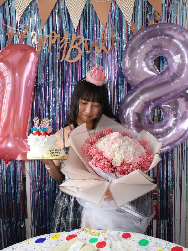 童星“美心妹妹”杨铠凝18岁生日成人礼！最新近照曝光，女大十八变，花样滑冰冠军文武双全