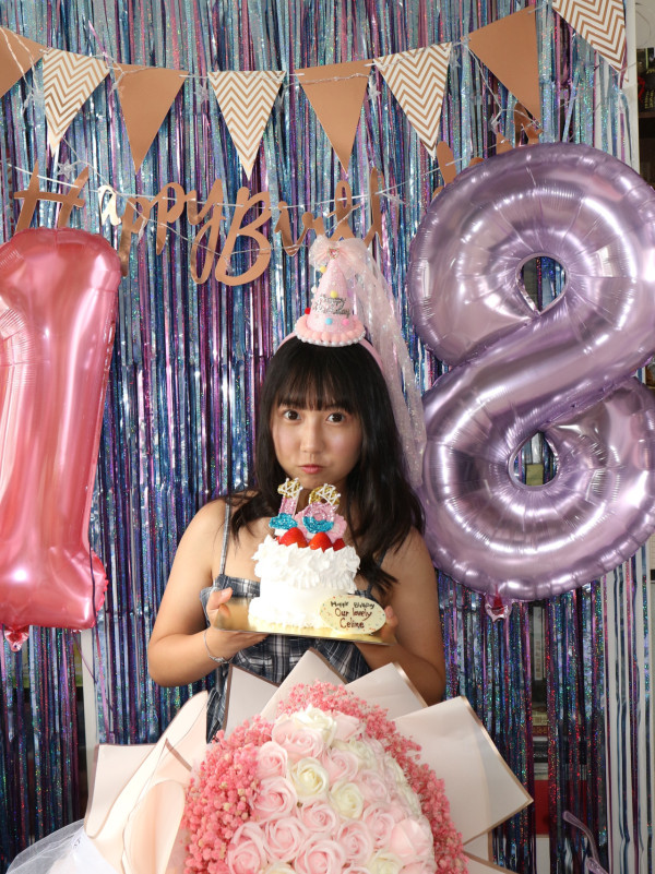 童星“美心妹妹”杨铠凝18岁生日成人礼！最新近照曝光，女大十八变，花样滑冰冠军文武双全