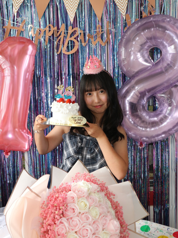 童星“美心妹妹”杨铠凝18岁生日成人礼！最新近照曝光，女大十八变，花样滑冰冠军文武双全
