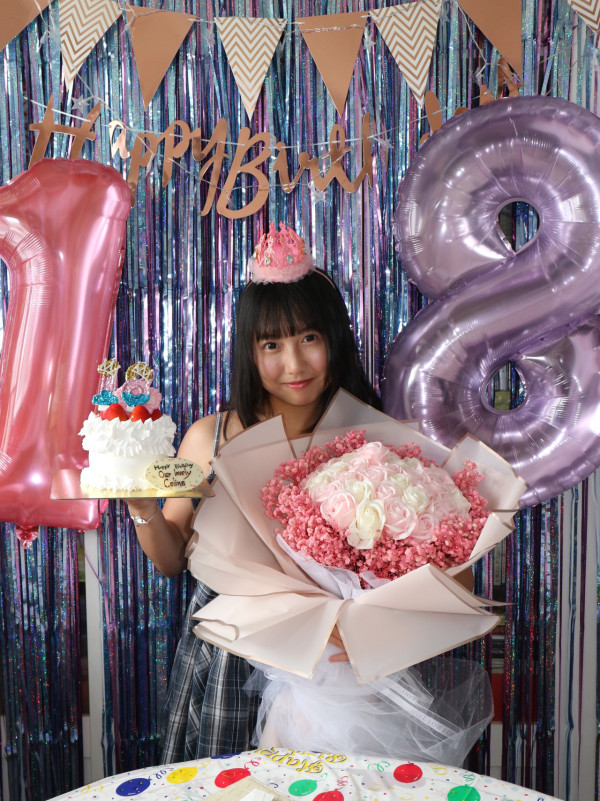 童星“美心妹妹”杨铠凝18岁生日成人礼！最新近照曝光，女大十八变，花样滑冰冠军文武双全