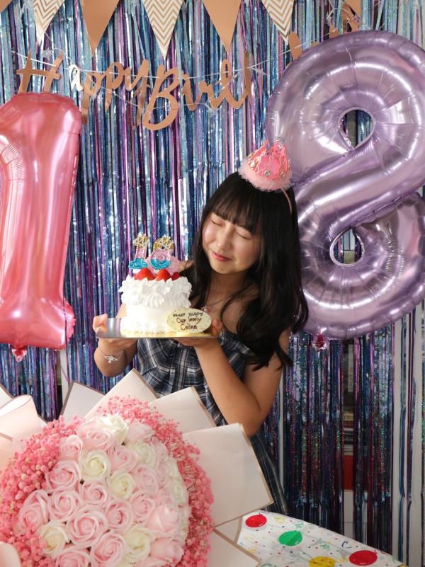 童星“美心妹妹”杨铠凝18岁生日成人礼！最新近照曝光，女大十八变，花样滑冰冠军文武双全