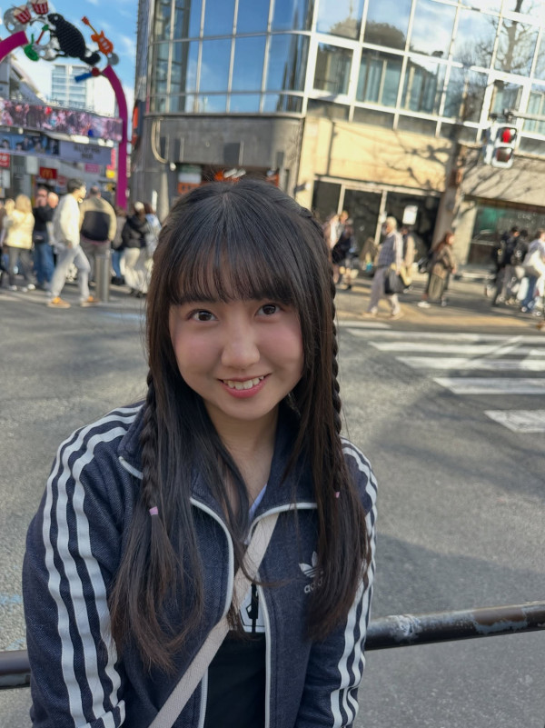 童星“美心妹妹”杨铠凝18岁生日成人礼！最新近照曝光，女大十八变，花样滑冰冠军文武双全