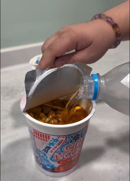 759阿信屋賣日本爆紅凍水杯麵！日清神作加水即食 網民：免飛日本