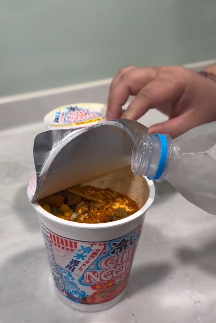 759阿信屋賣日本爆紅凍水杯麵！日清神作加水即食 網民：免飛日本