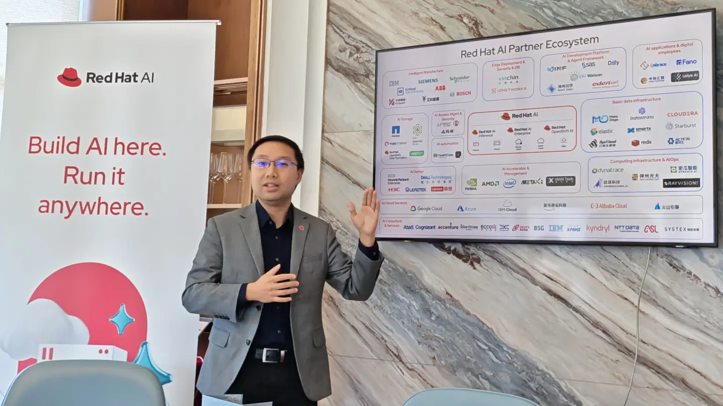 Red Hat 聯手 IBM 推出 Lightwell　以開源築起企業 AI 安全防線
