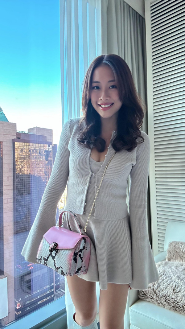 34岁前港姐公开结婚照报喜,晒巨型钻戒!金融才俊未婚夫高颜值不输现役男星