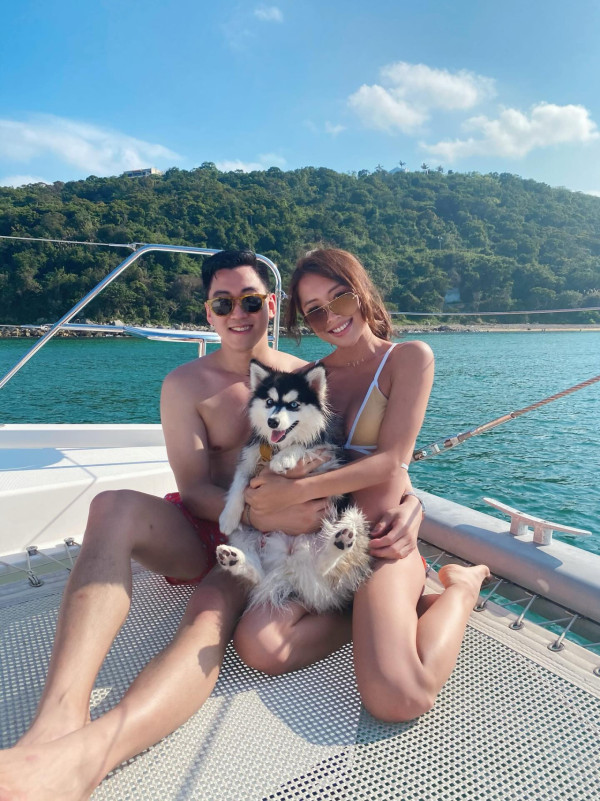 34岁前港姐公开结婚照报喜，晒巨型钻戒！金融才俊未婚夫高颜值不输现役男星