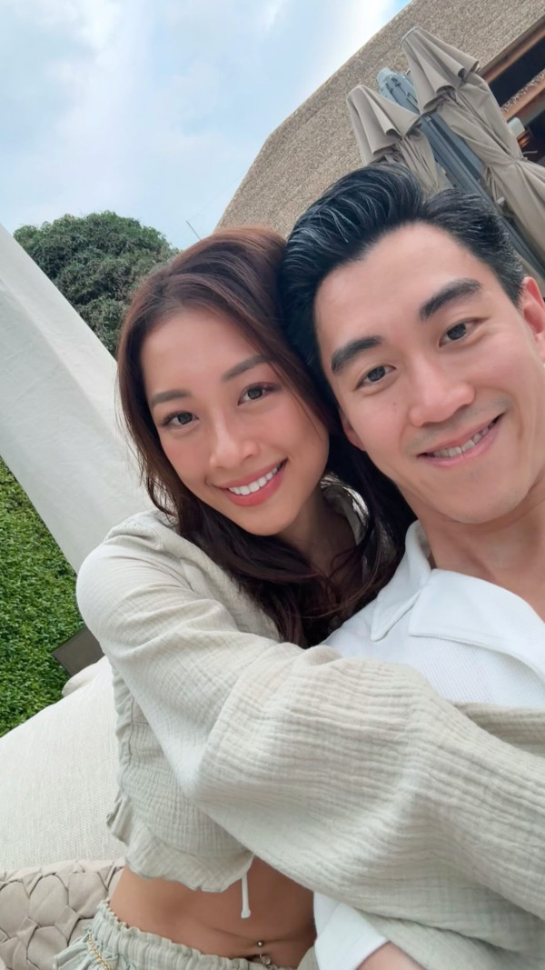 34岁前港姐公开结婚照报喜，晒巨型钻戒！金融才俊未婚夫高颜值不输现役男星