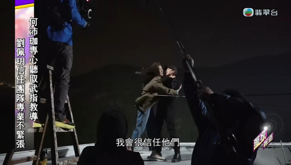 非份之罪｜何沛珈企30層高天台拍拉扯戲！凌晨吊威也驚到崩潰：爭啲失禁