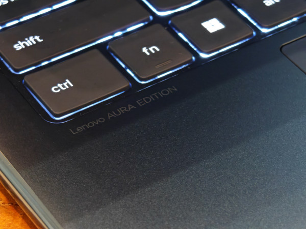 Lenovo Yoga 9i 2-in-1 Gen 11 Aura Edition 實測｜旗艦二合一 Intel Core Ultra 7 355 加持本地 AI 運算 