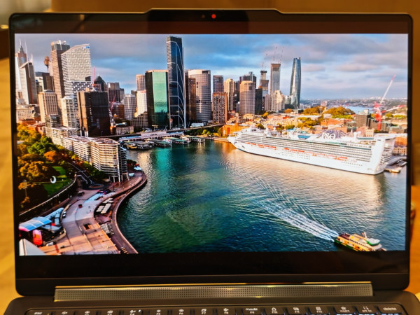 Lenovo Yoga 9i 2-in-1 Gen 11 Aura Edition 實測｜旗艦二合一 Intel Core Ultra 7 355 加持本地 AI 運算 