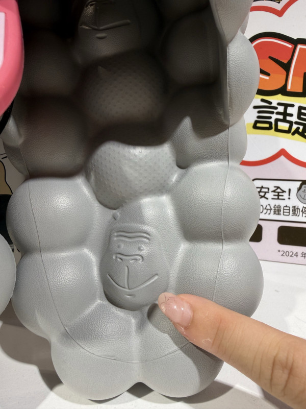 LOG-ON $119大猩猩石春拖鞋突爆红！网友笑：脚趾味波堤？门店免费试穿