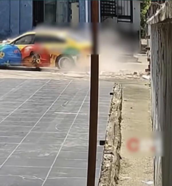 【有片】停車場踩錯油門變「對穿牆」 網民：霍格華茲九又四分三月台