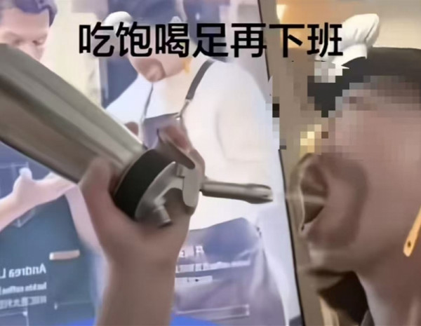 內地咖啡店員拿奶油槍「對嘴餵食」同事! 官方火速回應:涉及物料及器具已廢棄