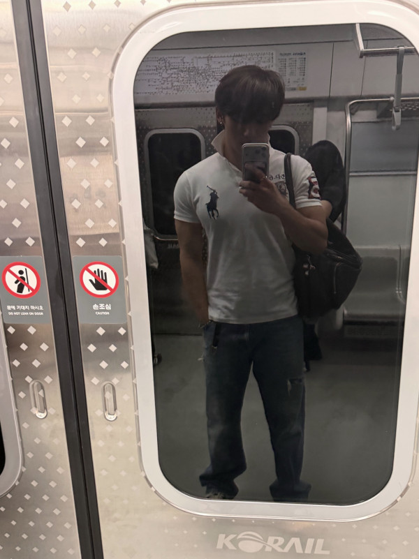 30岁男艺人低调宣布已秘密离巢！人气急跌变失踪人口：“这几年过得并不容易”