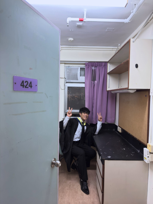 29岁男艺人港大苦读10年终于毕业！IG长文亲曝心声：步伐总系迟人少少