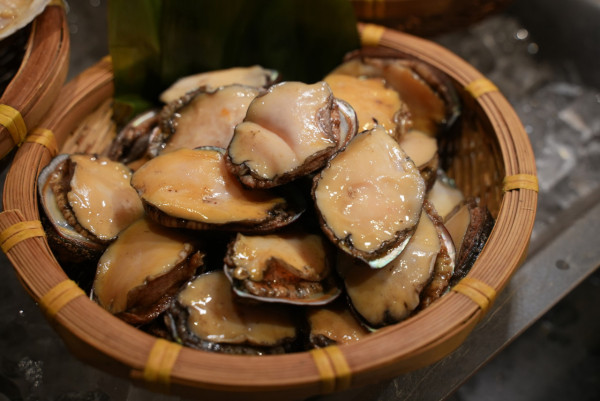 8度海逸4星級酒店推自助餐買2送2！熱石蒸海鮮/香煎鴨肝伴黑松露汁/招牌芒果拿破崙