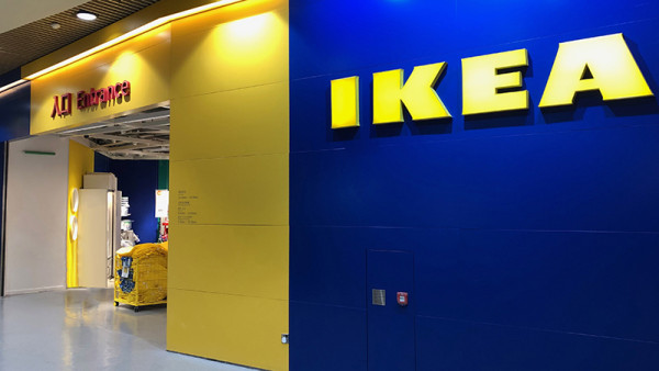 IKEA霸床熟睡醒来鞋子不见了?导演吴炜伦直击赤脚惨况!网友大赞好人一生平安