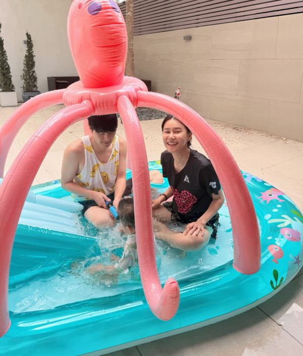 黃翠如蕭正楠大埔千呎獨立屋花園曝光！奶油白花園極寬敞震撼網民：大到傻