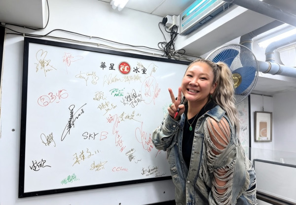 郑欣宜最新近照曝光低调现身冰室!金发造型容光焕发获负责人赞精神饱满