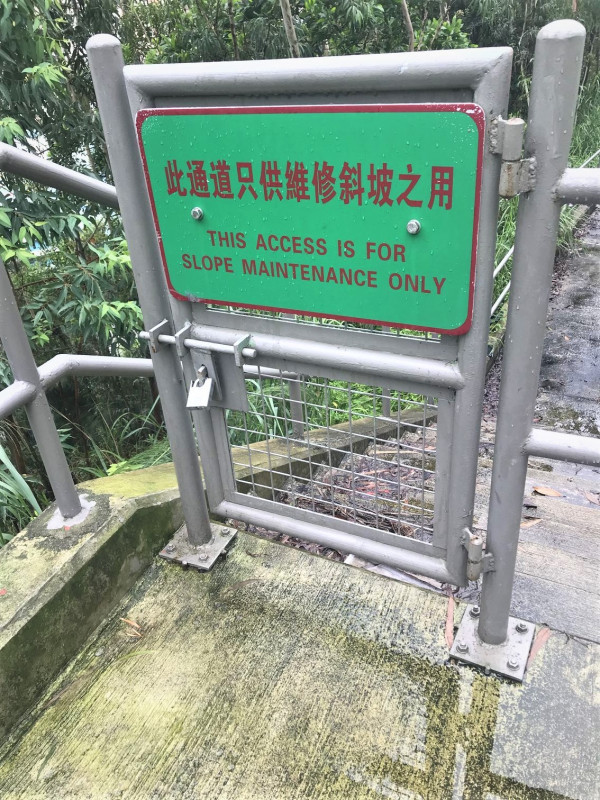 香港山边铁闸边门大开?内地客困惑意义何在!网友神回复:这种叫法理性防御