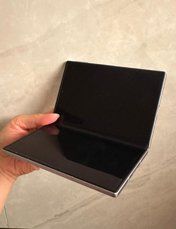 【Samsung Galaxy Z Fold8開箱】優缺點實機評測一鍵叫Gemini！薰衣草紫9.7mm超薄摺機女士小廢包輕鬆攝