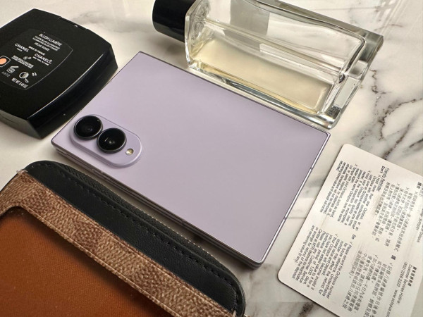 【Samsung Galaxy Z Fold8開箱】優缺點實機評測一鍵叫Gemini！薰衣草紫9.7mm超薄摺機女士小廢包輕鬆攝